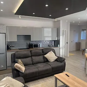 https://1-bedroom-flat-fully-furnished.yorkshirehotels.net